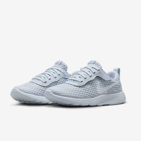Nike Tanjun Kids Sneakers - Picture 1 of 5